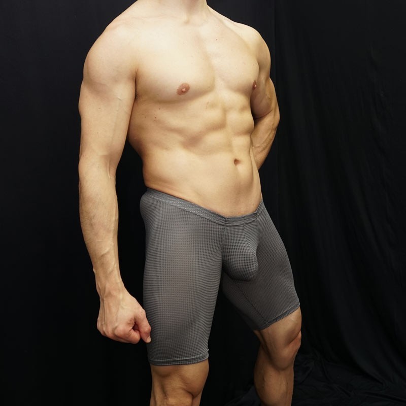 bulge short malla gris hombre, vista de pie de perfil