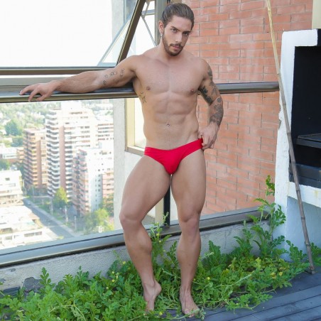 Traje de baño hombre tipo sunga color rojo,