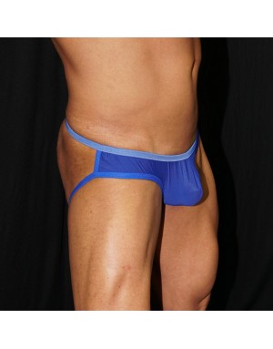 casi un Bikini o casi un Jockstrap ? Como te gusta ?