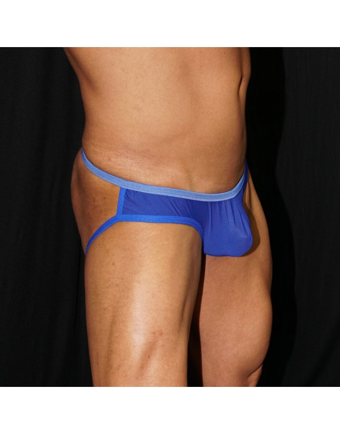 casi un Bikini o casi un Jockstrap ? Como te gusta ?