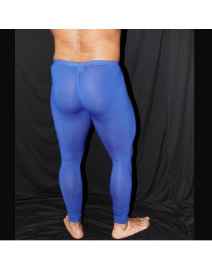 Calza larga marcadora de paquete y culo que es una belleza masculina