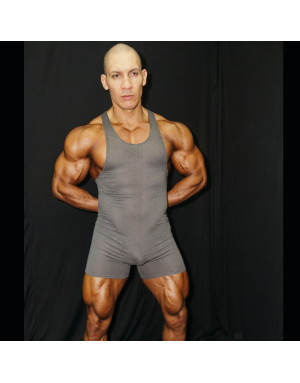 Body made of gray mesh, perfect for wrestling or any other sport.
Wonderful with a t-shirt and shorts on top